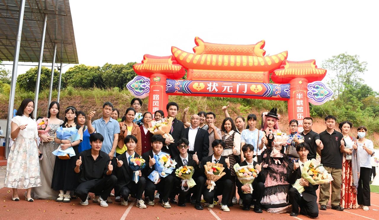 实现报效祖国的远大理想和抱负，我校隆重举行“十八而至正青春，挺膺奋进新征程”——2024届成人典礼仪式 丨 亚新（中国）